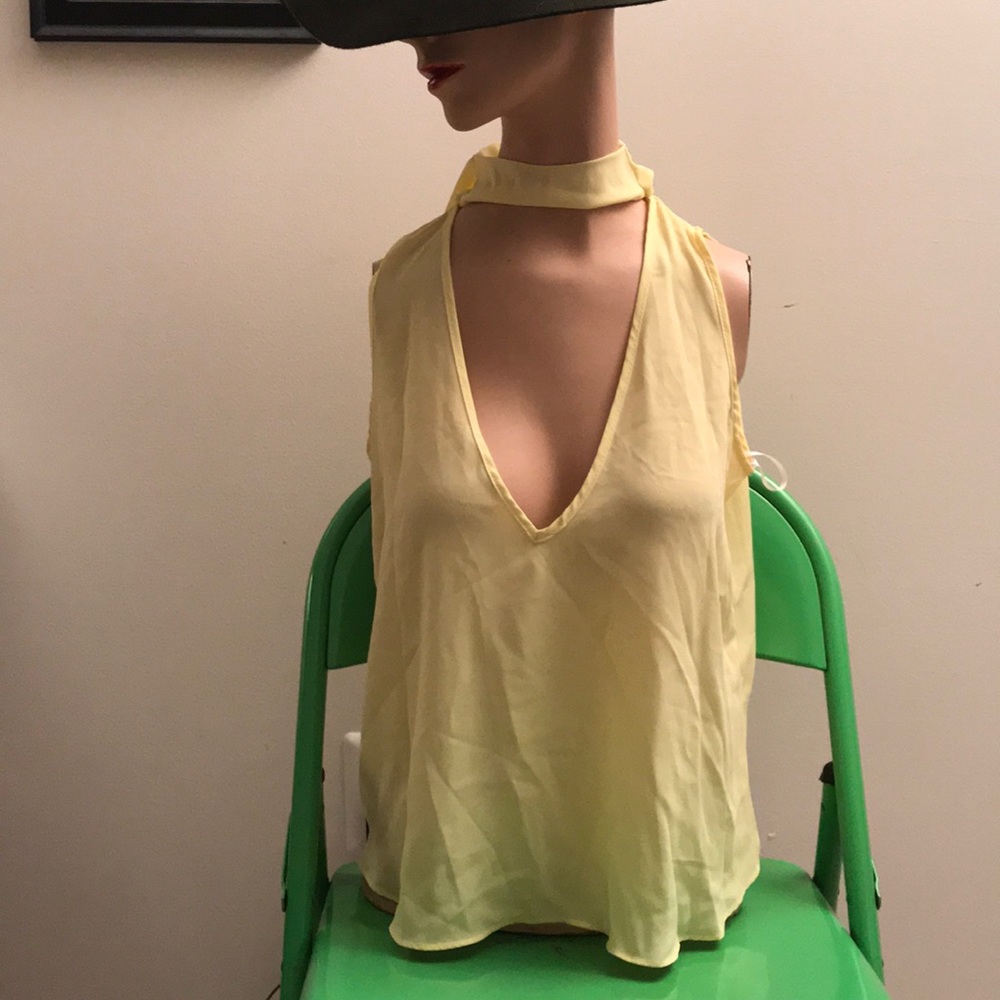 🆕 NEW Forever21 Yellow Sleevless Tie Neck Blouse